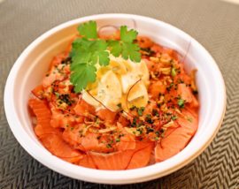 サーモンコンフィ丼タルタルソース付